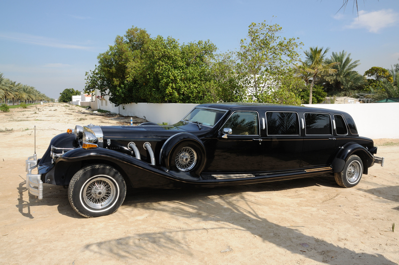 Swanky Black Retro Limousine | Alamy Stock Photo