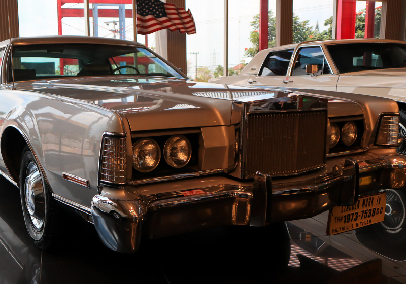 1973 Lincoln Continental Mark IV | Shutterstock