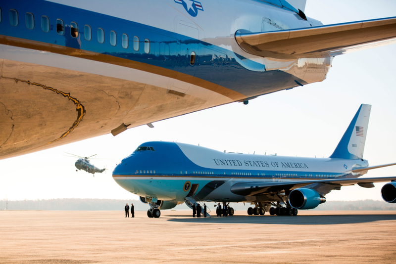 Twins | Alamy Stock Photo by White House Photo 