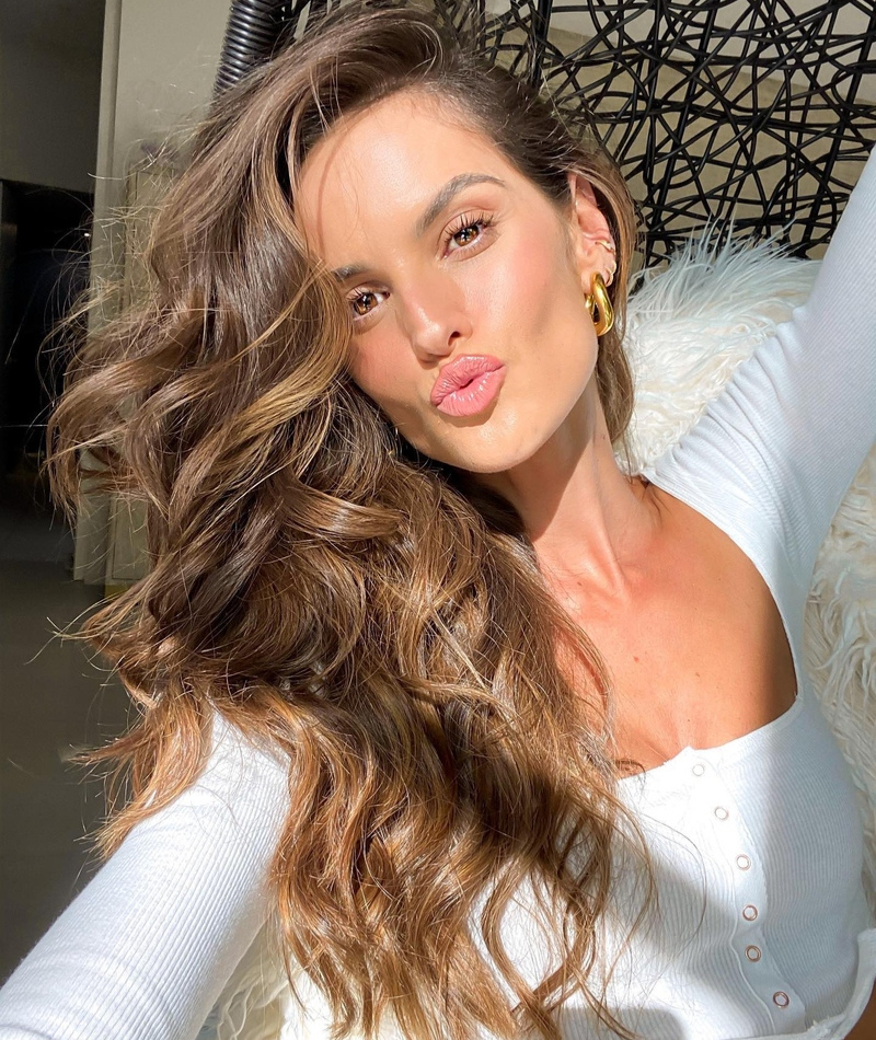 Izabel Goulart | Instagram/@izabelgoulart