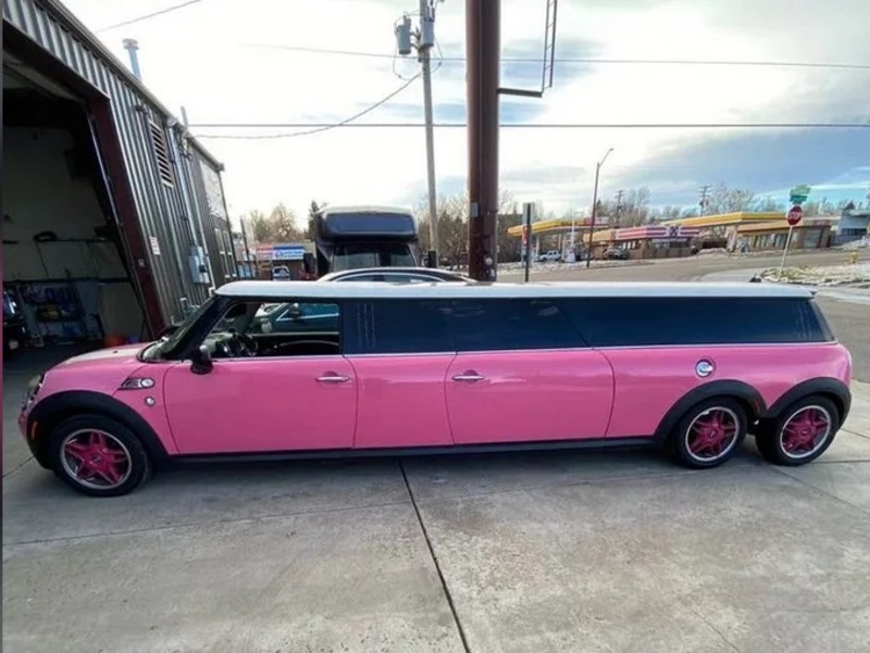 Pink Mini Cooper Limo | Reddit.com/rrrogahtaylah