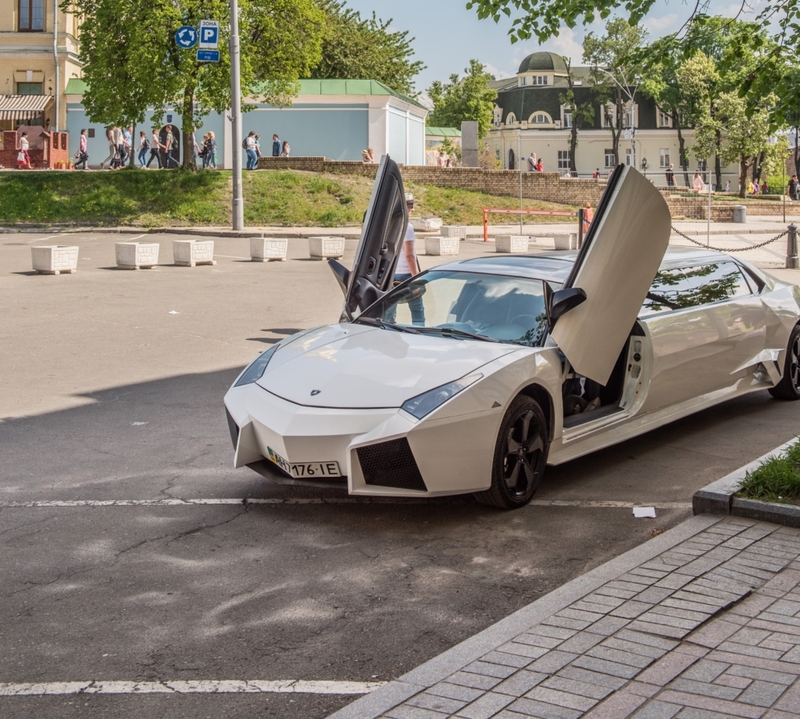 Stretch Lamborghini | Shutterstock