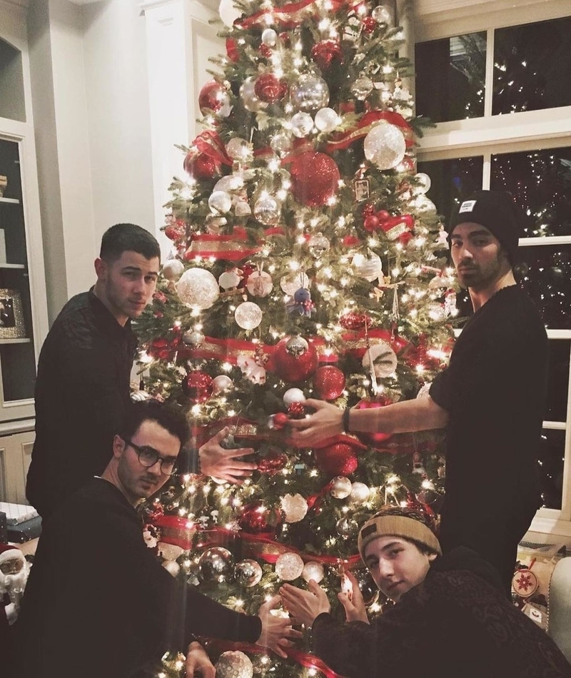 The Boys’ Special Christmas Connection | Instagram/@jonasbrothers