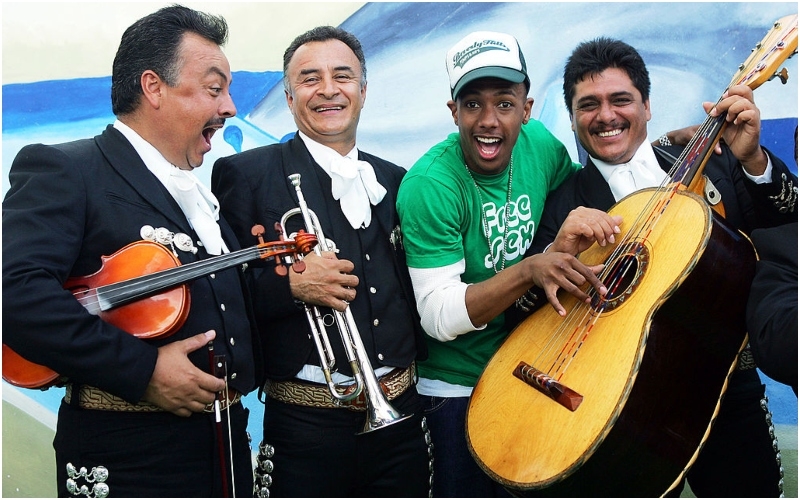 Nick Cannon Gets Friendly With Mariachis – 2005 | Getty Images Photo by Scott Gries